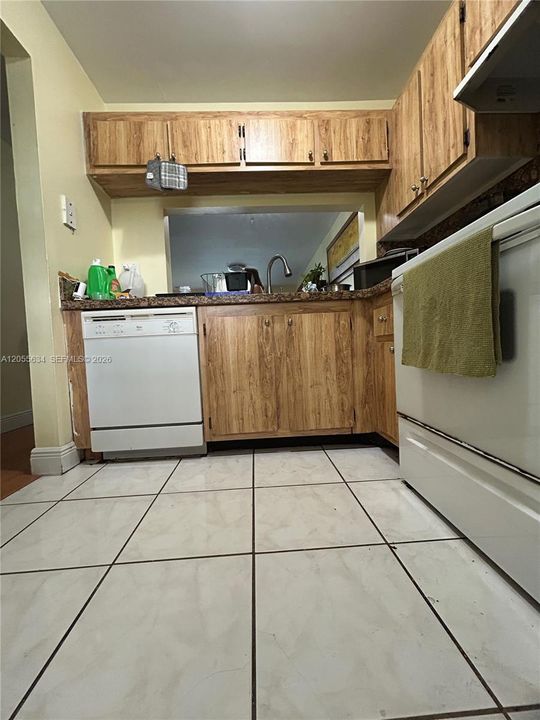 For Sale: $260,000 (2 beds, 2 baths, 800 Square Feet)