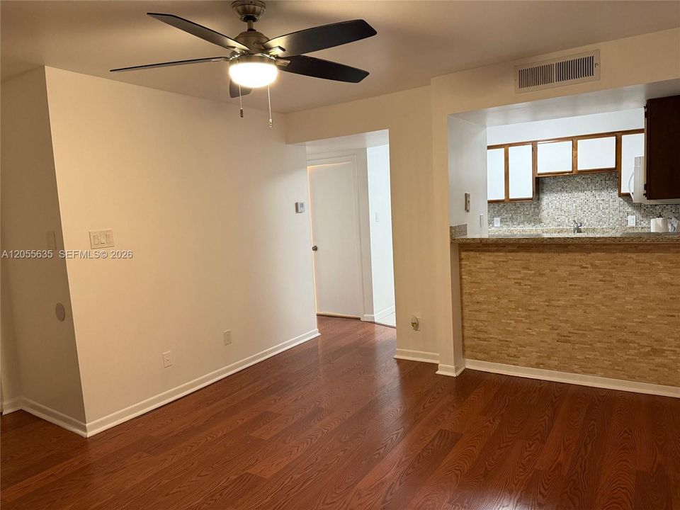 В аренду: $1,950 (1 спален, 1 ванн, 693 Квадратных фут)