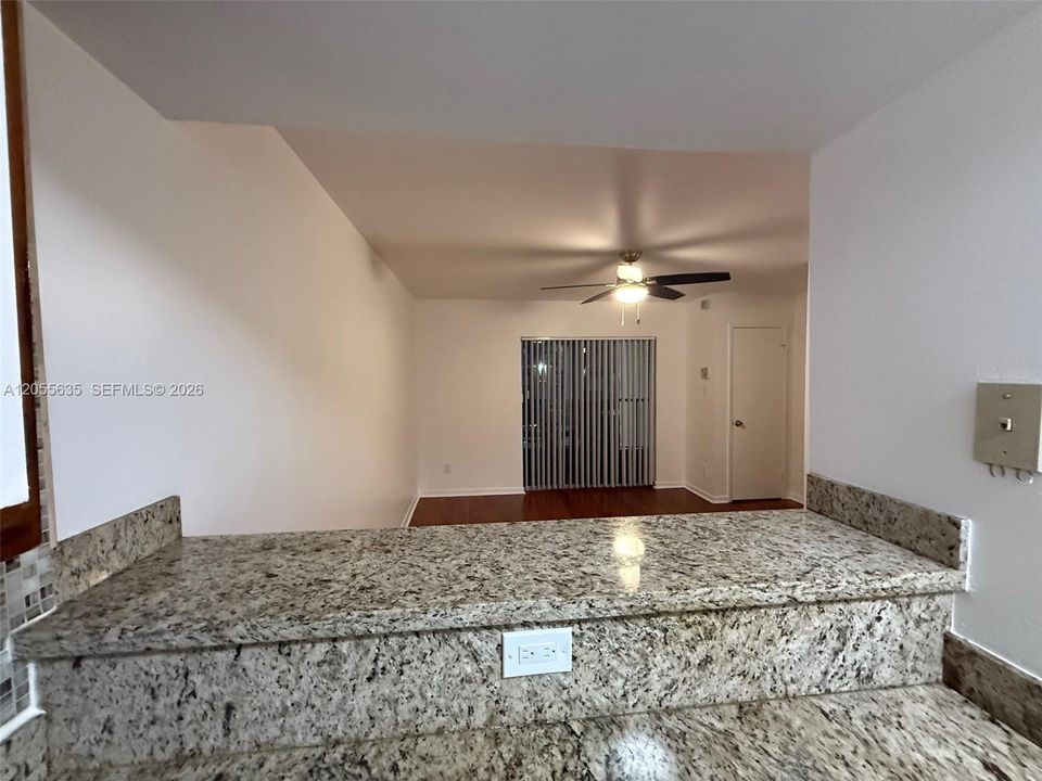 В аренду: $1,950 (1 спален, 1 ванн, 693 Квадратных фут)
