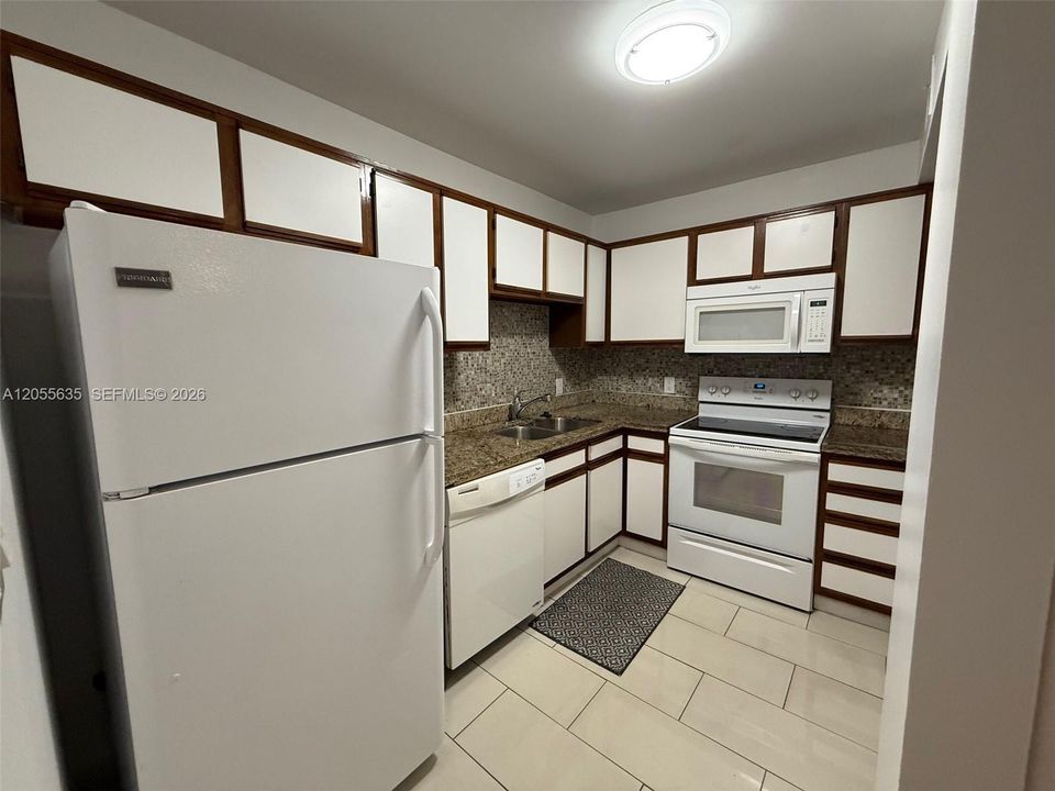 В аренду: $1,950 (1 спален, 1 ванн, 693 Квадратных фут)