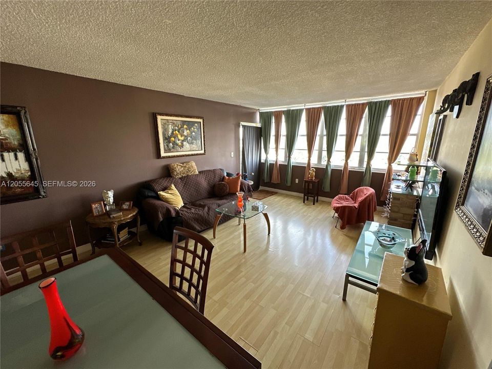 На продажу: $169,900 (1 спален, 2 ванн, 861 Квадратных фут)
