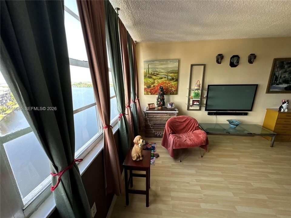На продажу: $169,900 (1 спален, 2 ванн, 861 Квадратных фут)