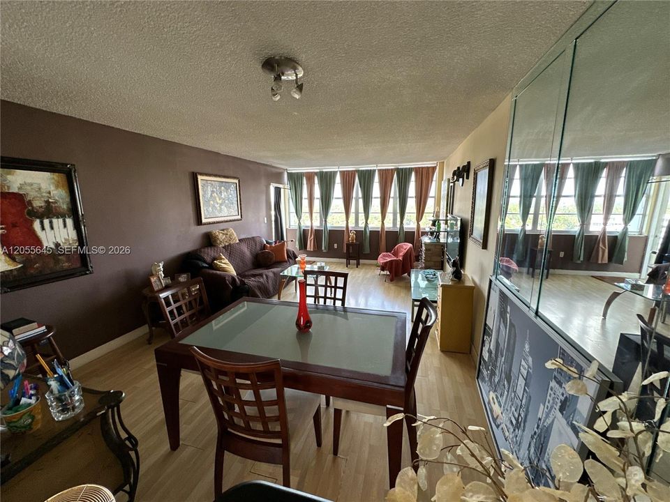 На продажу: $169,900 (1 спален, 2 ванн, 861 Квадратных фут)