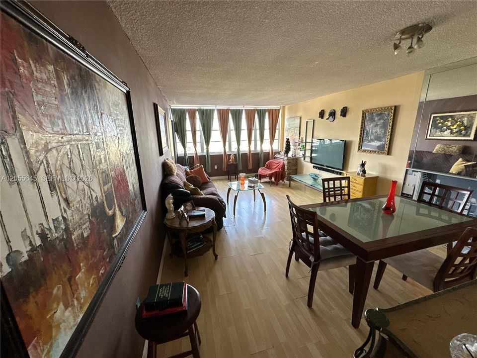 На продажу: $169,900 (1 спален, 2 ванн, 861 Квадратных фут)