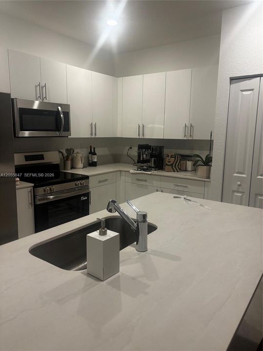 For Rent: $2,750 (3 beds, 3 baths, 0 Square Feet)
