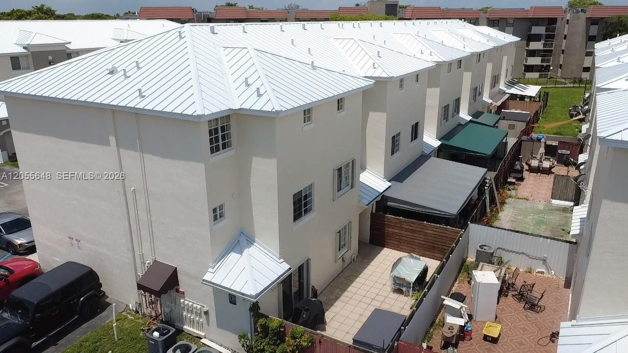 En Venta: $345,000 (2 camas, 2 baños, 1137 Pies cuadrados)