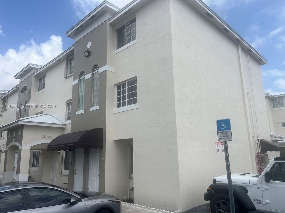 En Venta: $345,000 (2 camas, 2 baños, 1137 Pies cuadrados)