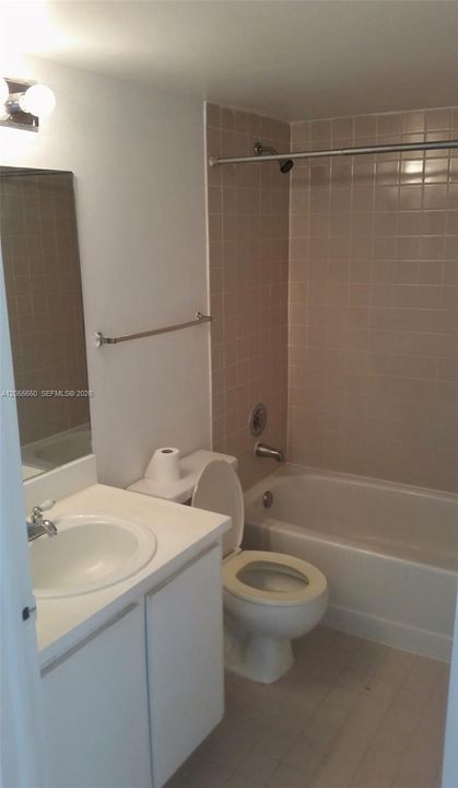 For Rent: $2,000 (2 beds, 2 baths, 980 Square Feet)