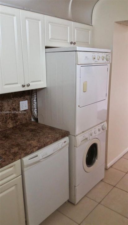 For Rent: $2,000 (2 beds, 2 baths, 980 Square Feet)
