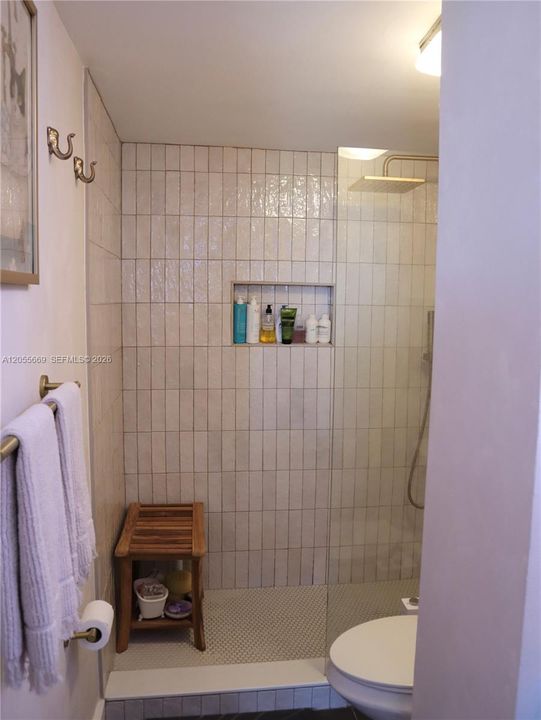 В аренду: $2,300 (1 спален, 1 ванн, 723 Квадратных фут)