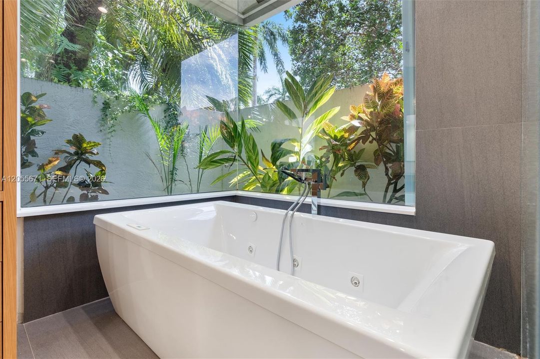 На продажу: $2,499,999 (5 спален, 4 ванн, 3979 Квадратных фут)