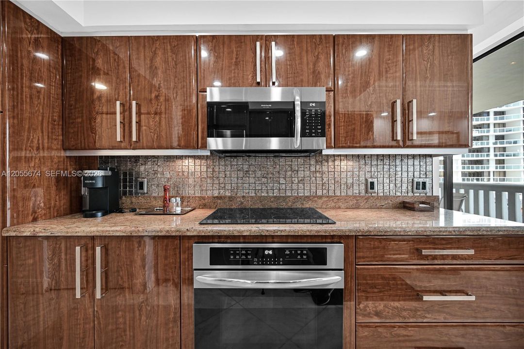 На продажу: $699,999 (2 спален, 2 ванн, 1607 Квадратных фут)