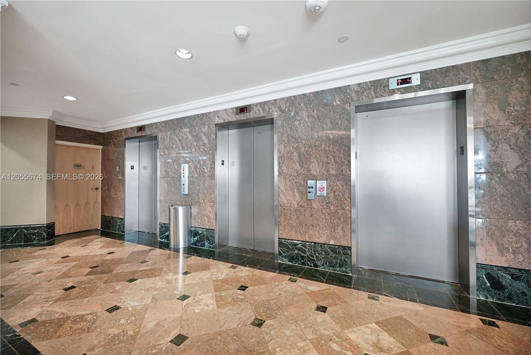На продажу: $699,999 (2 спален, 2 ванн, 1607 Квадратных фут)
