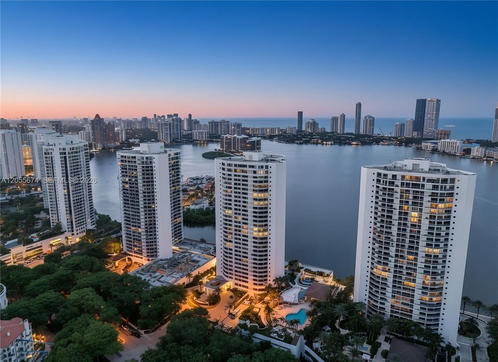 На продажу: $699,999 (2 спален, 2 ванн, 1607 Квадратных фут)