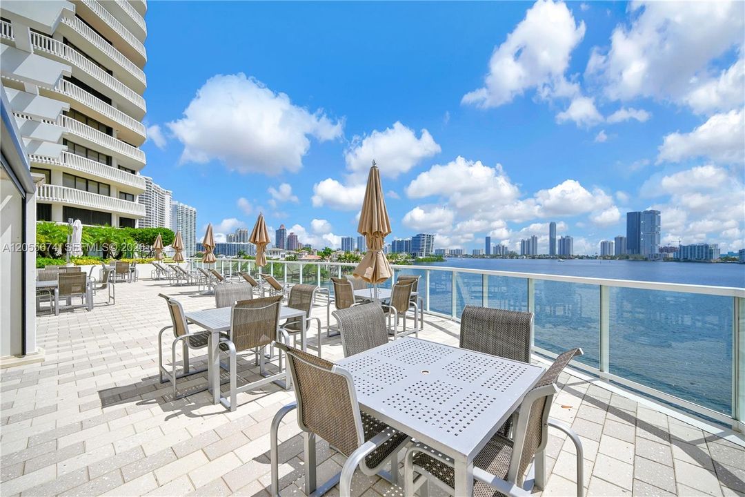 На продажу: $699,999 (2 спален, 2 ванн, 1607 Квадратных фут)