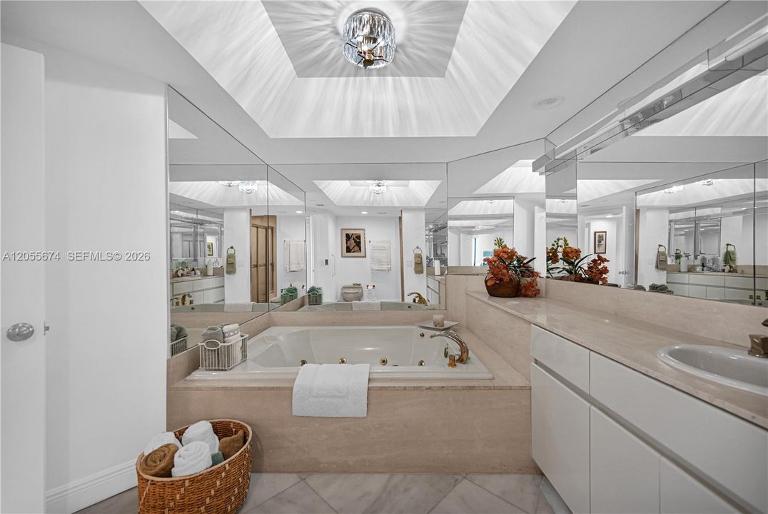 На продажу: $699,999 (2 спален, 2 ванн, 1607 Квадратных фут)