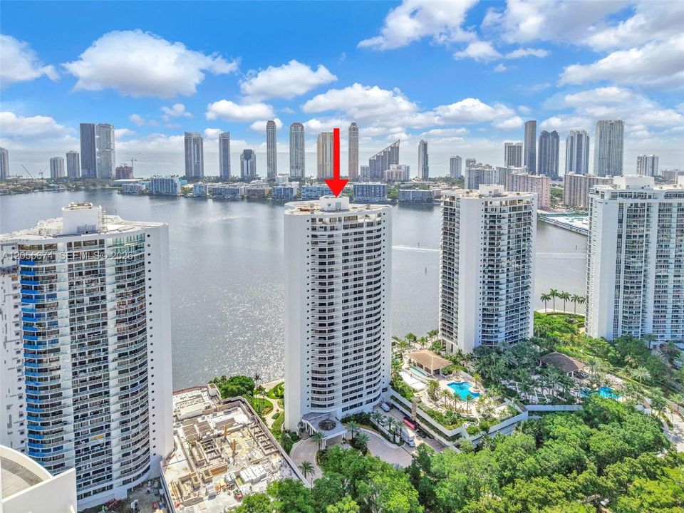 На продажу: $699,999 (2 спален, 2 ванн, 1607 Квадратных фут)