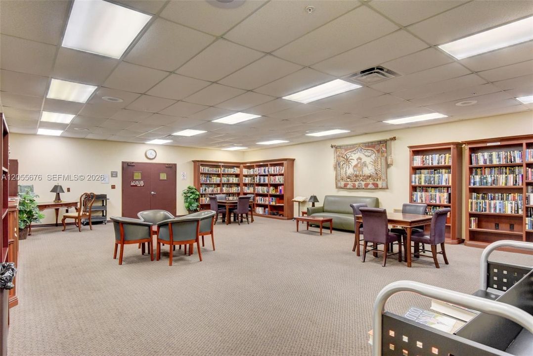 For Sale: $279,900 (2 beds, 1 baths, 861 Square Feet)
