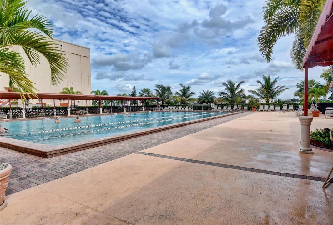 For Sale: $279,900 (2 beds, 1 baths, 861 Square Feet)
