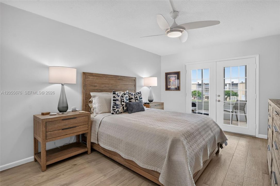 For Sale: $279,900 (2 beds, 1 baths, 861 Square Feet)
