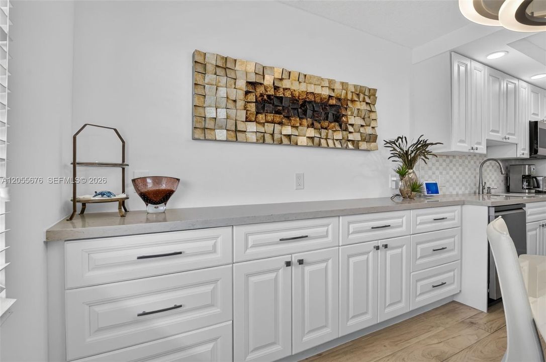 For Sale: $279,900 (2 beds, 1 baths, 861 Square Feet)