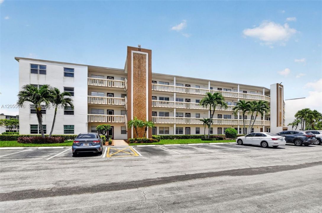 For Sale: $279,900 (2 beds, 1 baths, 861 Square Feet)