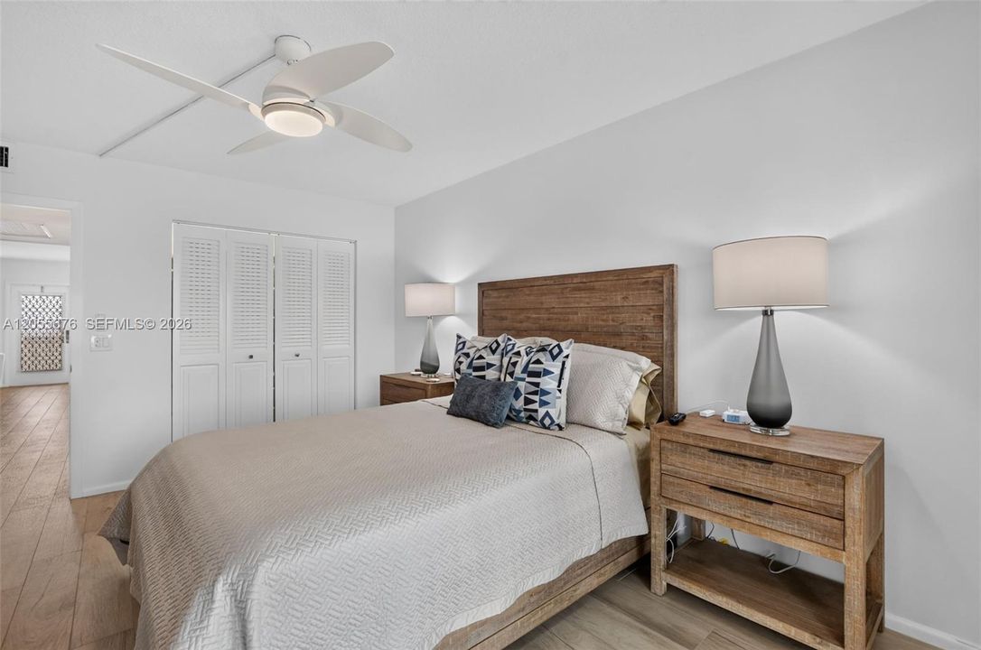 For Sale: $279,900 (2 beds, 1 baths, 861 Square Feet)