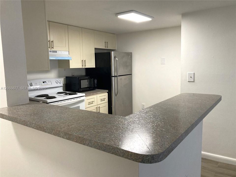 В аренду: $2,400 (3 спален, 2 ванн, 1216 Квадратных фут)
