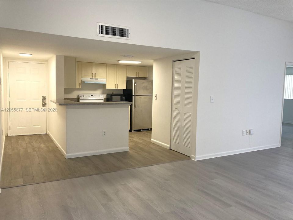 В аренду: $2,400 (3 спален, 2 ванн, 1216 Квадратных фут)