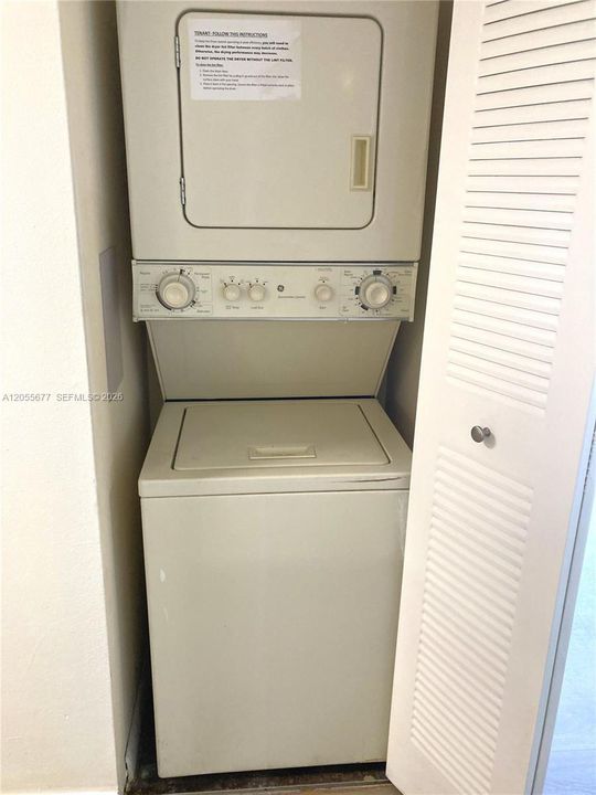 В аренду: $2,400 (3 спален, 2 ванн, 1216 Квадратных фут)