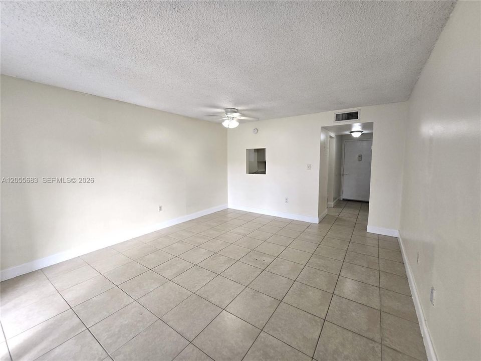 For Sale: $160,000 (1 beds, 1 baths, 695 Square Feet)