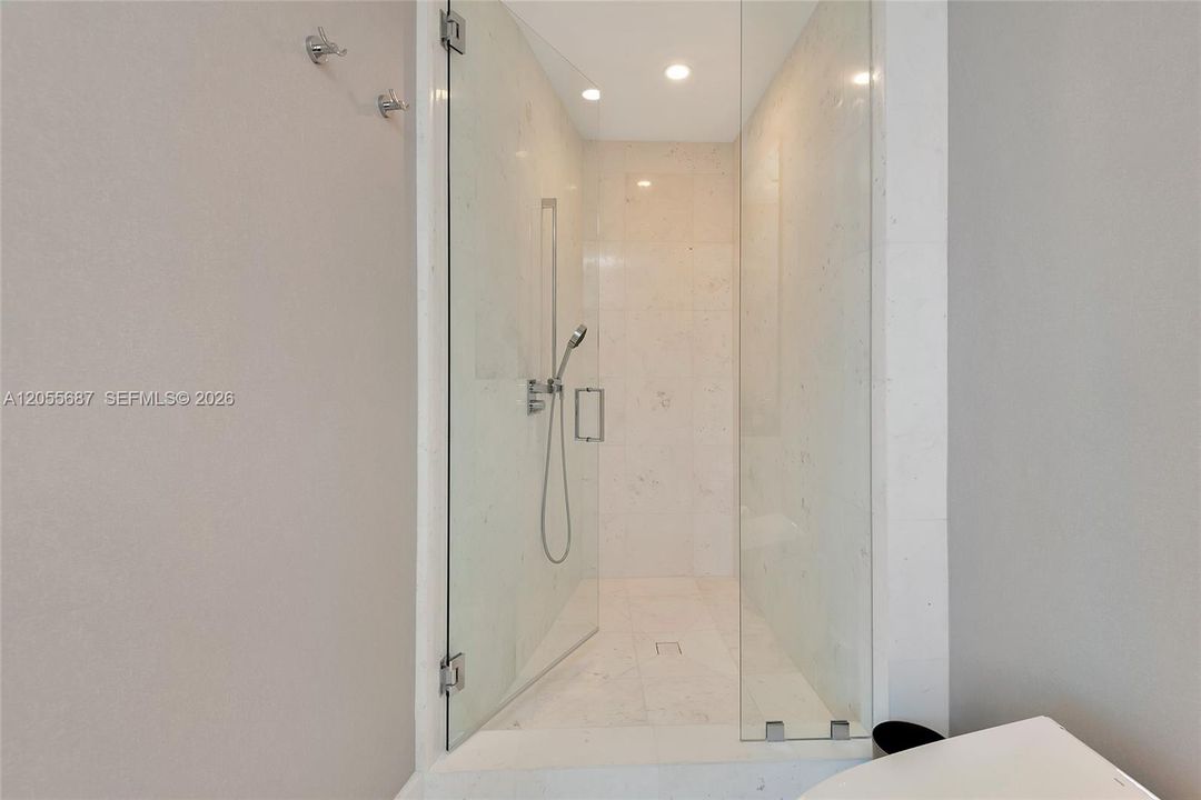 В аренду: $27,900 (3 спален, 4 ванн, 3555 Квадратных фут)