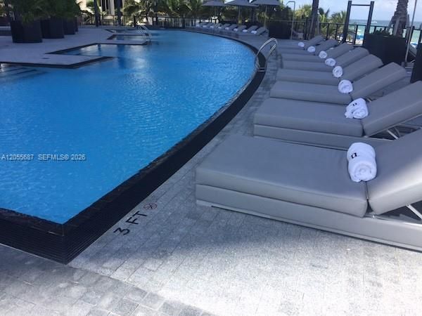 В аренду: $27,900 (3 спален, 4 ванн, 3555 Квадратных фут)