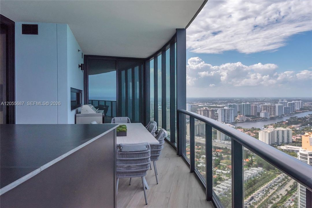 В аренду: $27,900 (3 спален, 4 ванн, 3555 Квадратных фут)