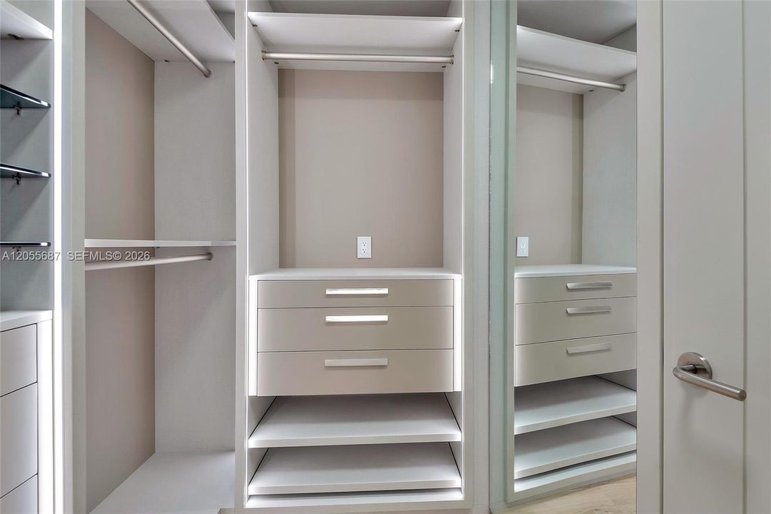 В аренду: $27,900 (3 спален, 4 ванн, 3555 Квадратных фут)