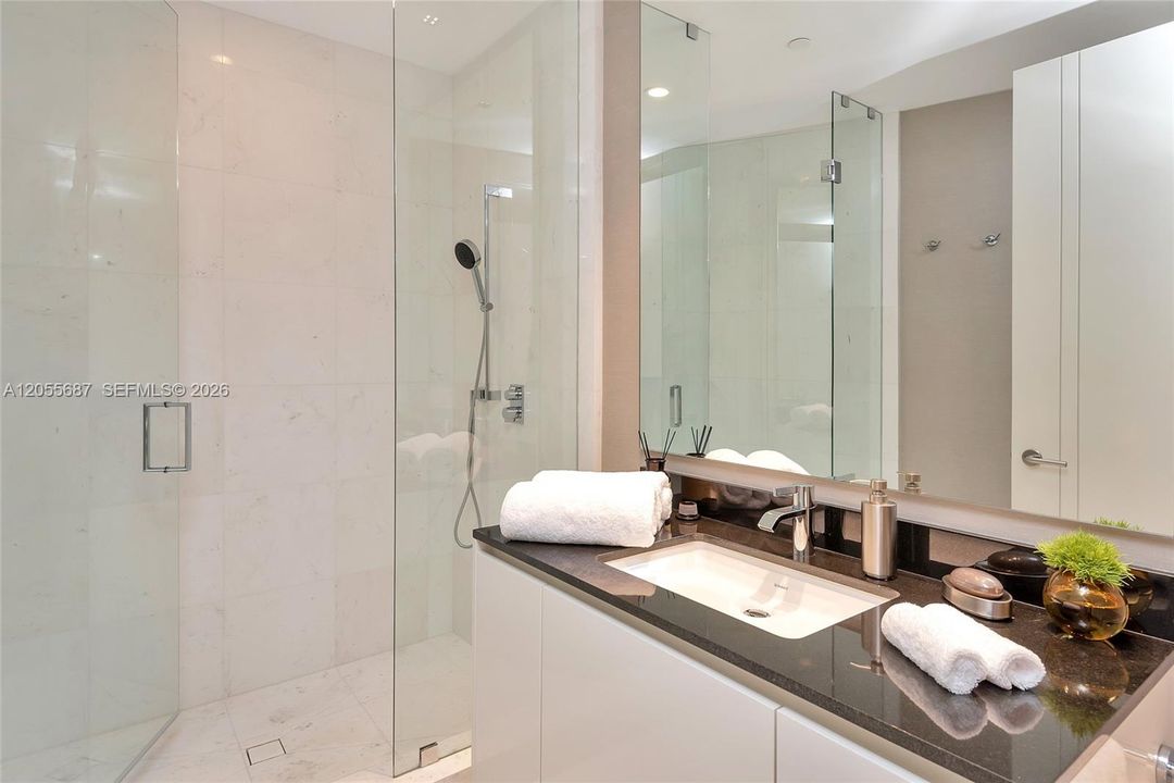 В аренду: $27,900 (3 спален, 4 ванн, 3555 Квадратных фут)