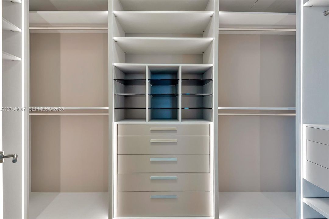 В аренду: $27,900 (3 спален, 4 ванн, 3555 Квадратных фут)
