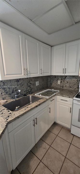 На продажу: $197,900 (2 спален, 2 ванн, 1026 Квадратных фут)
