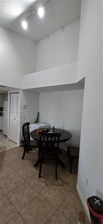 На продажу: $197,900 (2 спален, 2 ванн, 1026 Квадратных фут)