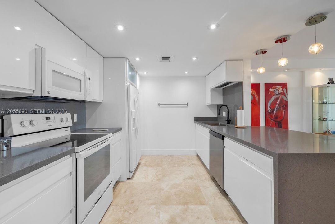 В аренду: $5,900 (2 спален, 2 ванн, 1260 Квадратных фут)