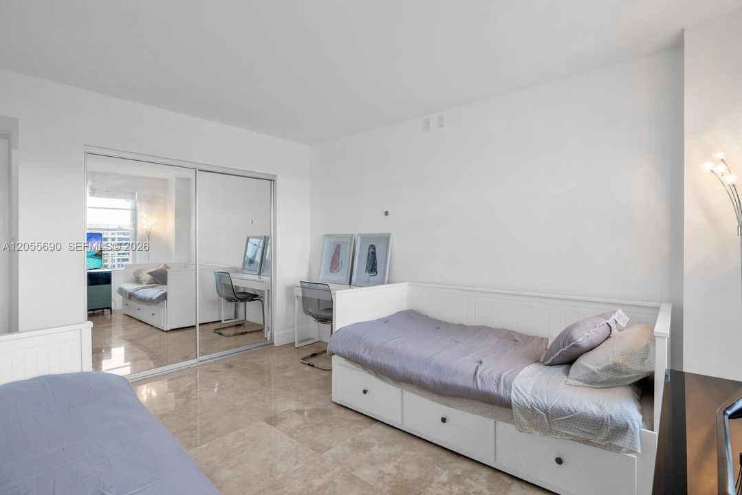 В аренду: $5,900 (2 спален, 2 ванн, 1260 Квадратных фут)