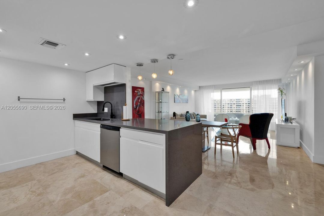 В аренду: $5,900 (2 спален, 2 ванн, 1260 Квадратных фут)