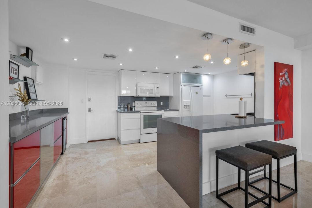 В аренду: $5,900 (2 спален, 2 ванн, 1260 Квадратных фут)