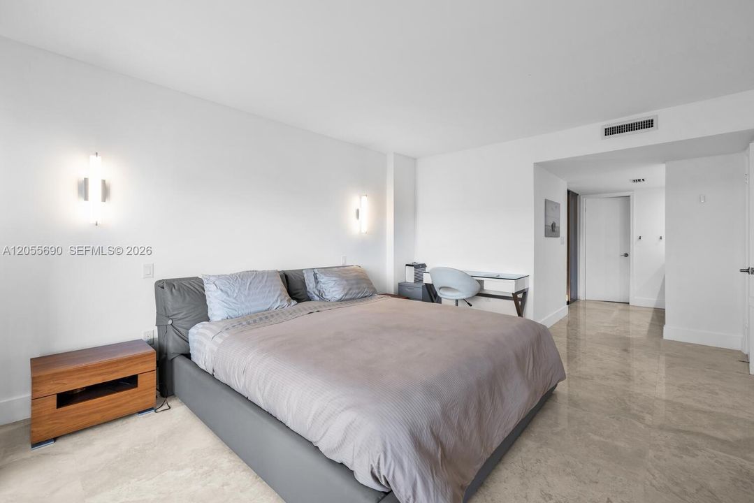 В аренду: $5,900 (2 спален, 2 ванн, 1260 Квадратных фут)
