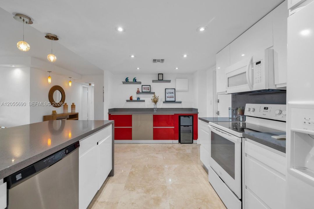 В аренду: $5,900 (2 спален, 2 ванн, 1260 Квадратных фут)