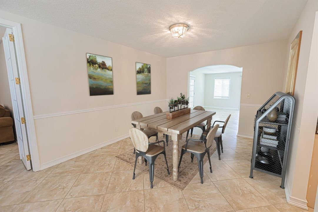 virtually staged - dining