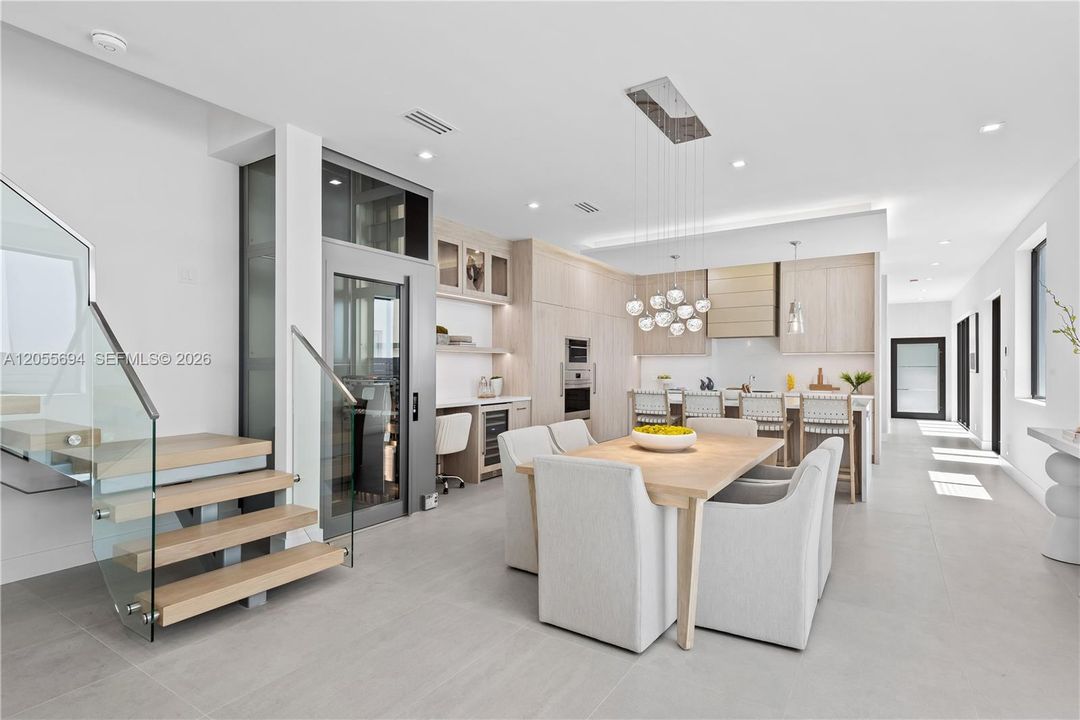 En Venta: $2,499,000 (3 camas, 2 baños, 3297 Pies cuadrados)