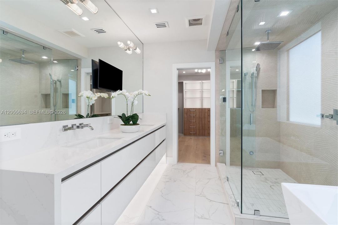 En Venta: $2,499,000 (3 camas, 2 baños, 3297 Pies cuadrados)