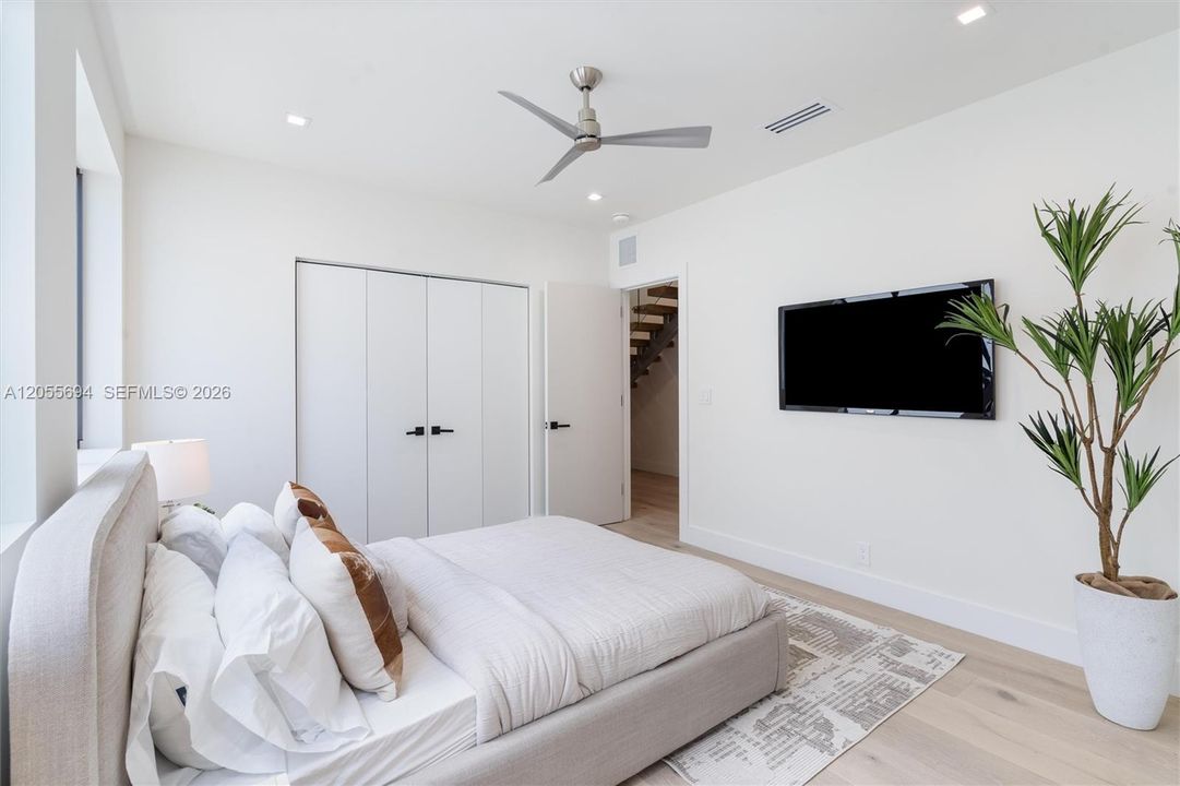 En Venta: $2,499,000 (3 camas, 2 baños, 3297 Pies cuadrados)