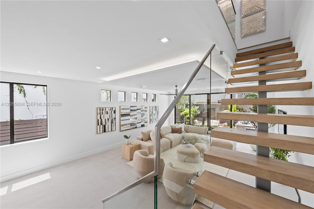 En Venta: $2,499,000 (3 camas, 2 baños, 3297 Pies cuadrados)